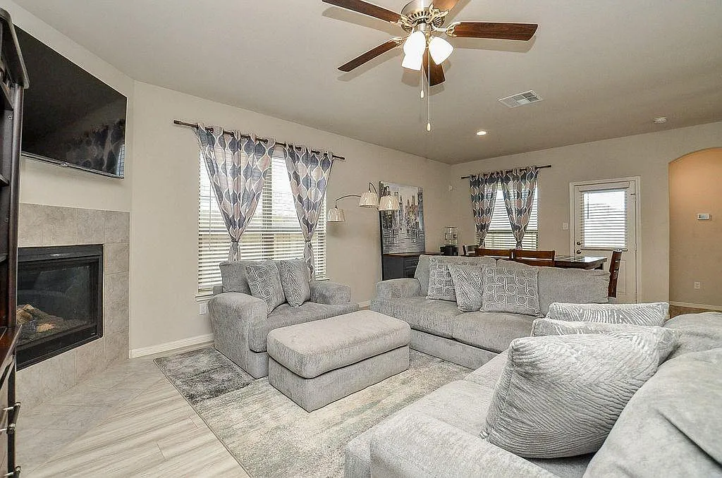 3 bed, 2.0 bath, 1768 sqft, $2,900 — Photo 4