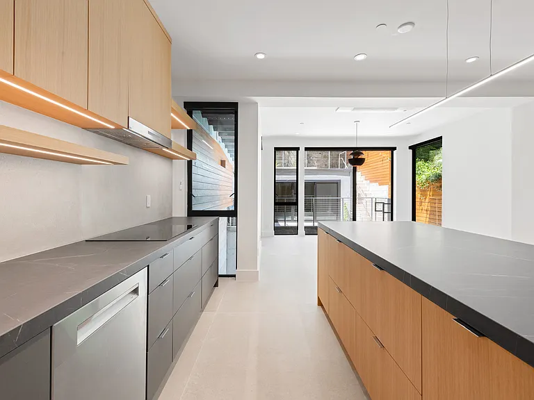 660 Carolina St — Photo 12