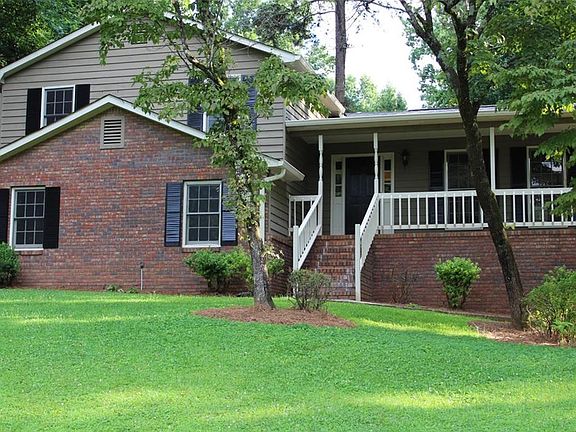 3rd image of 704 Fairfax Ct