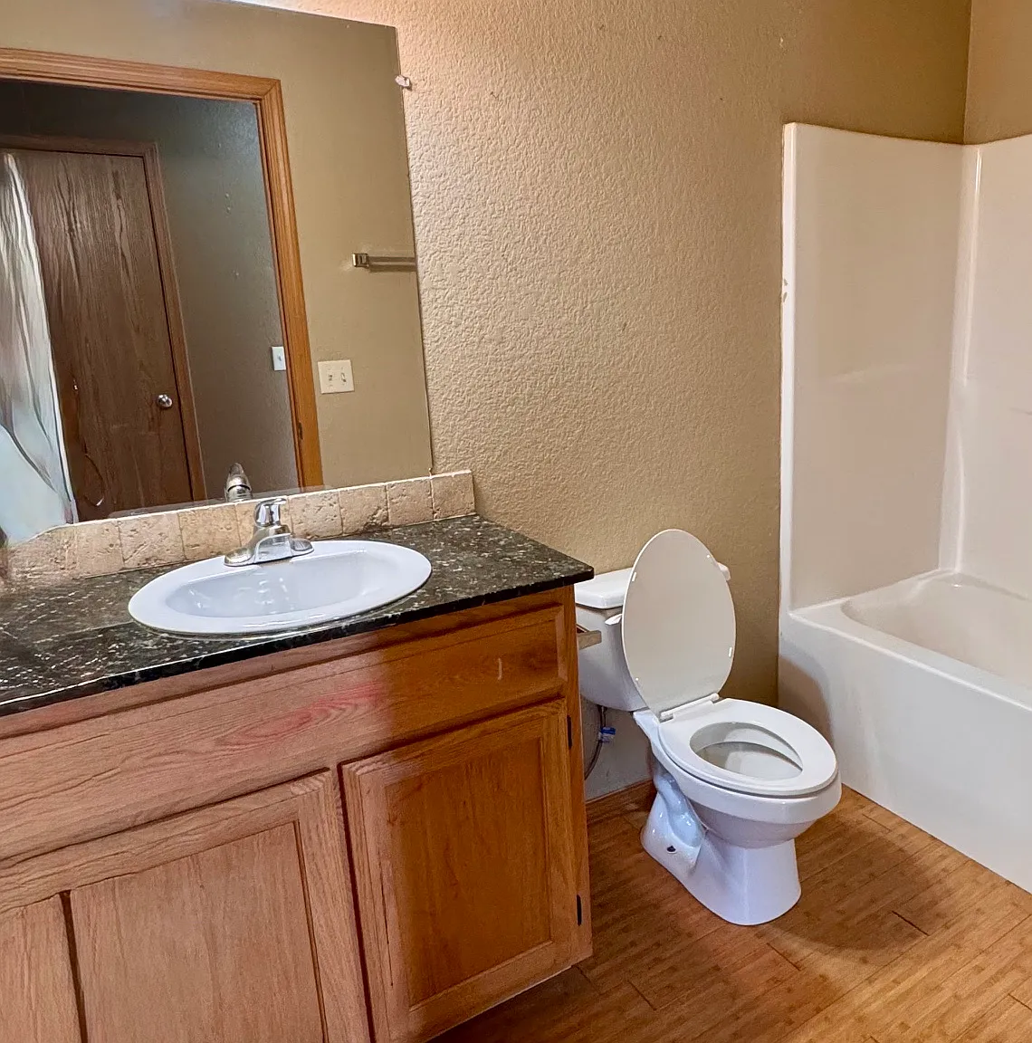 2 bed, 1234 sqft, $1,050 — Photo 4