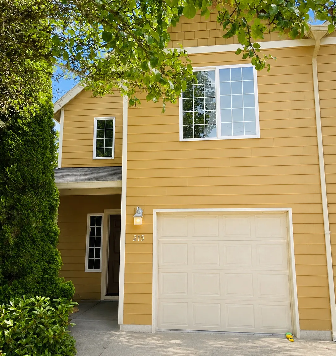 3 bed, 1300 sqft, $2,300 — Photo 1