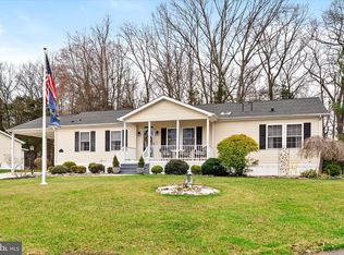11 Mulberry Dr, Cream Ridge, NJ 08514