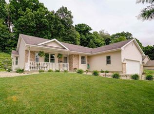 217 Yarrow Hill Dr, Cottage Grove, WI 53527