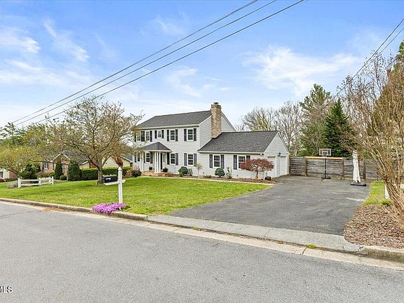 2nd image of 8 Parwood Ct