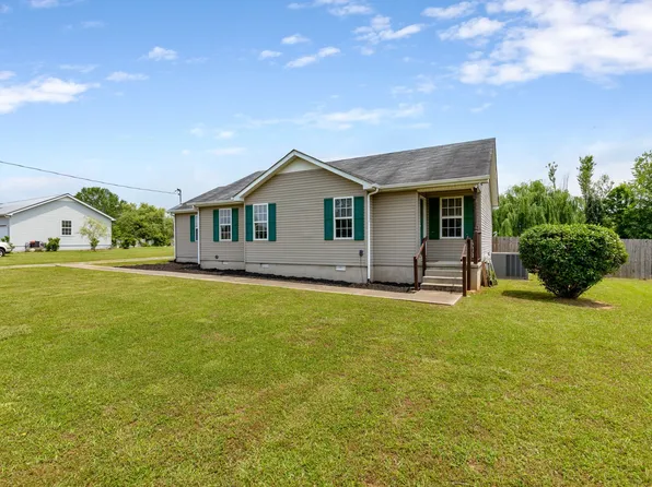889 Six Mile Board Rd, Belvidere, TN 37306