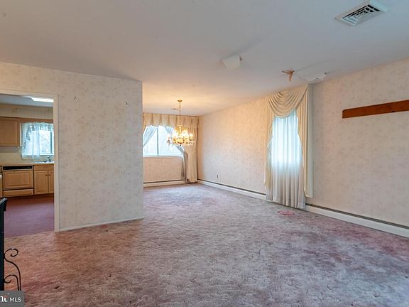 5th image of 538 Parmentier Rd