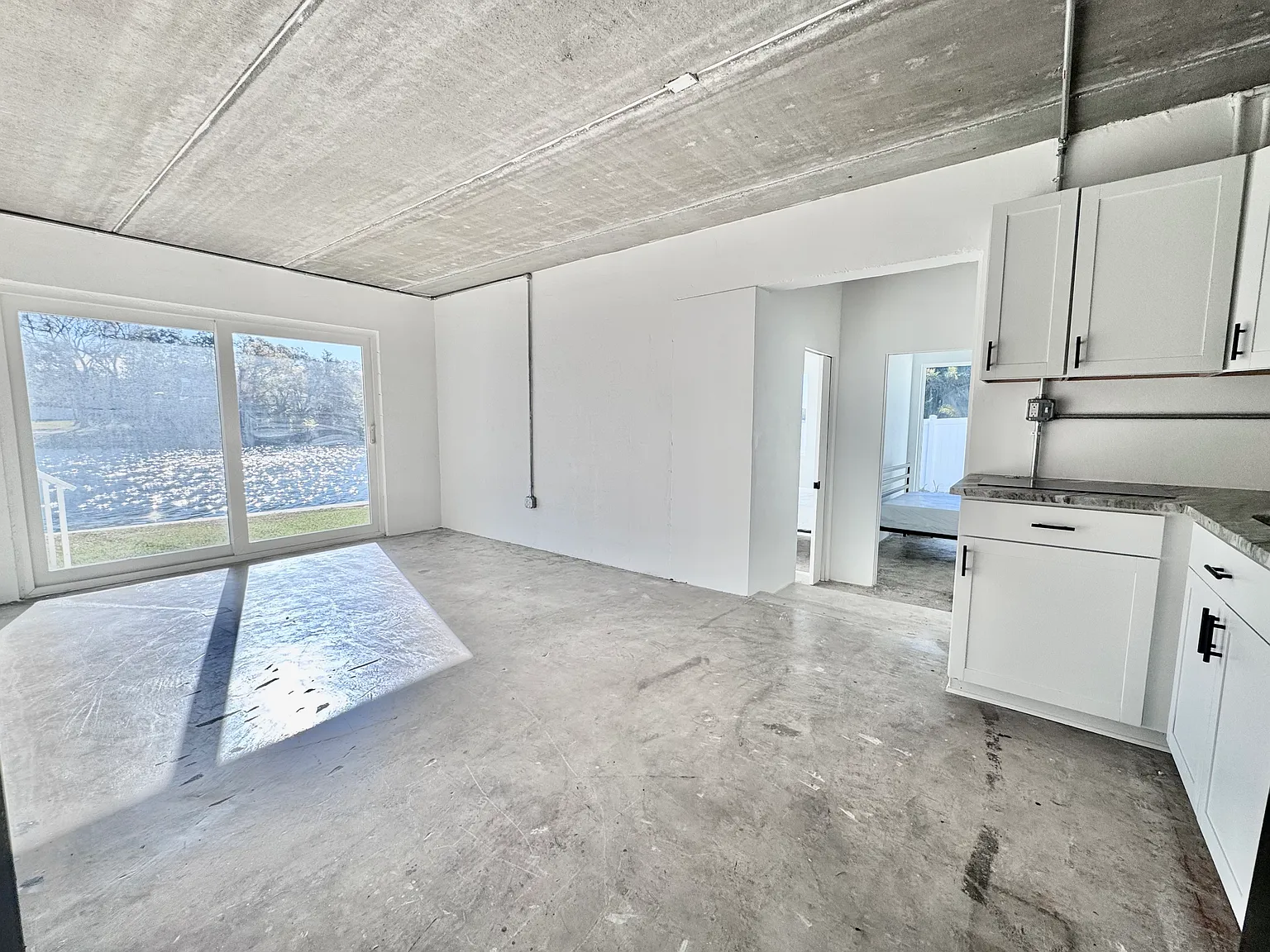 4 bed, 2.5 bath, 1800 sqft, $4,200 — Photo 3