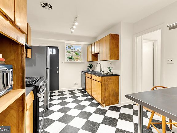 4th image of 101 56th Pl SE