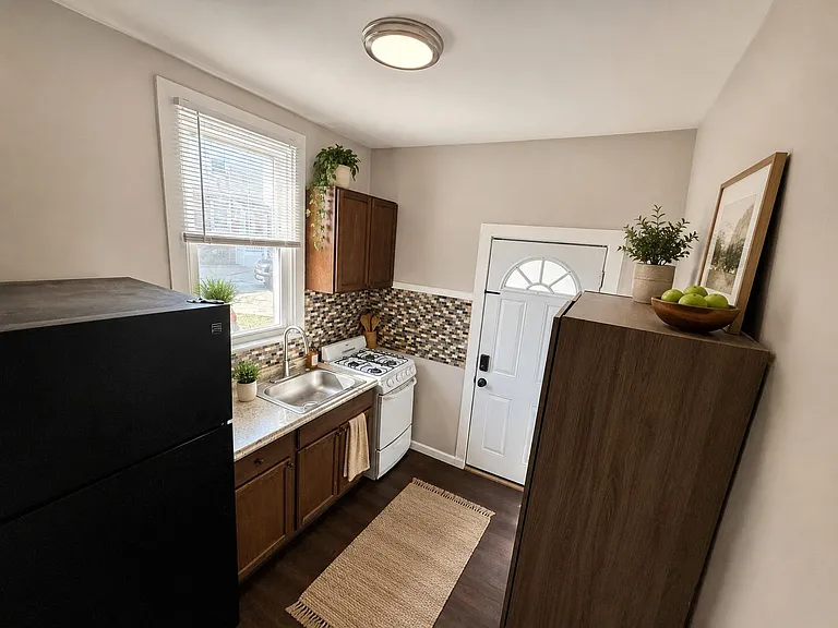6402 Oxford Ave #1 — Photo 3