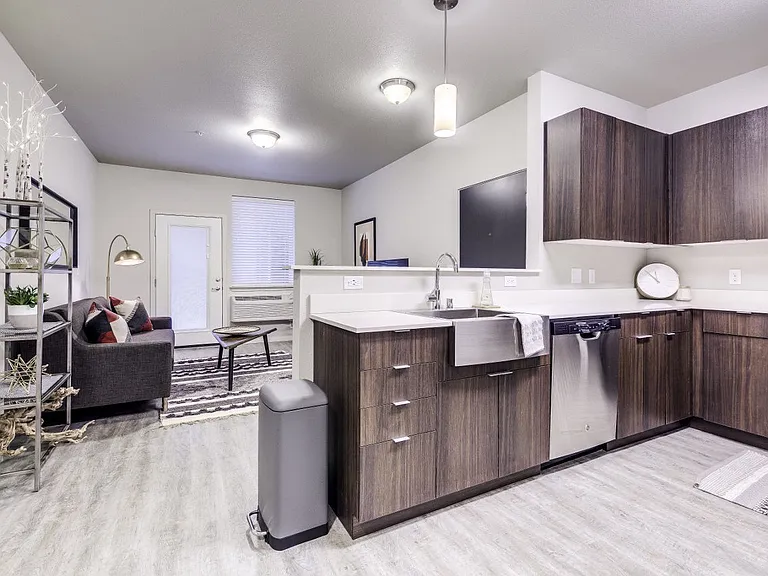 Union Park Apartments — Photo 9