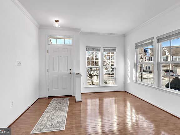 4th image of 239 S Savanna Dr