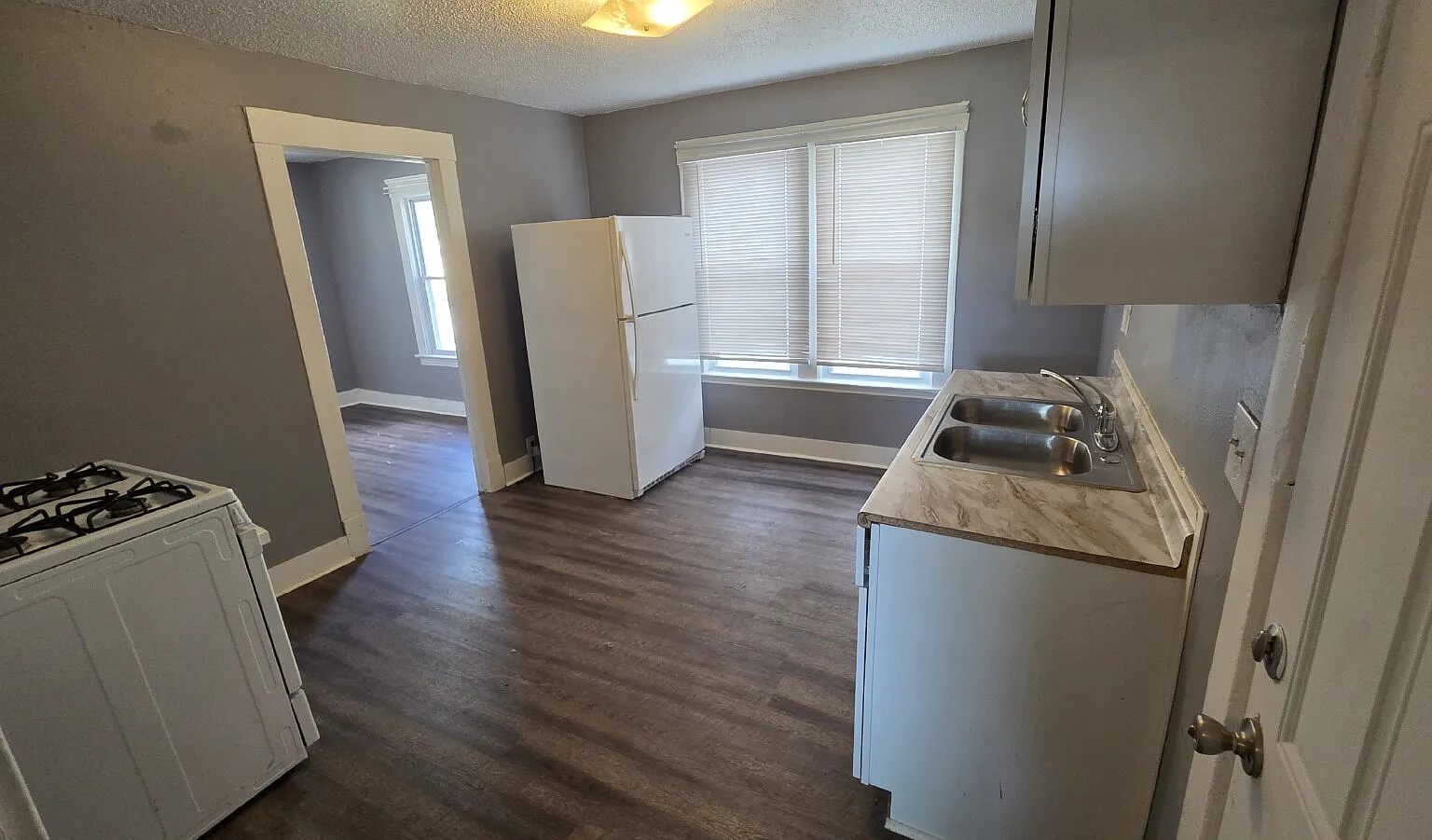 2 bed, 1.0 bath, $1,175 — Photo 2