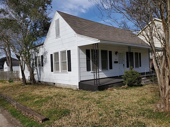 2nd image of 601 Manley St