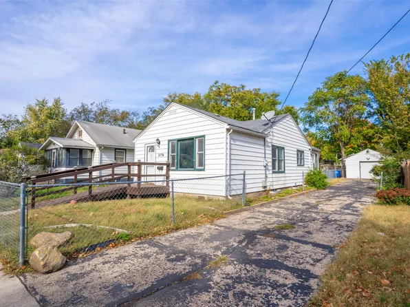 2736 Des Moines St, Des Moines, IA 50317