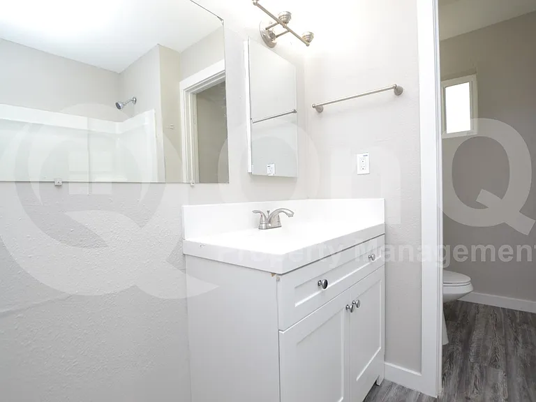 2210 W Devonshire Ave #8 — Photo 14