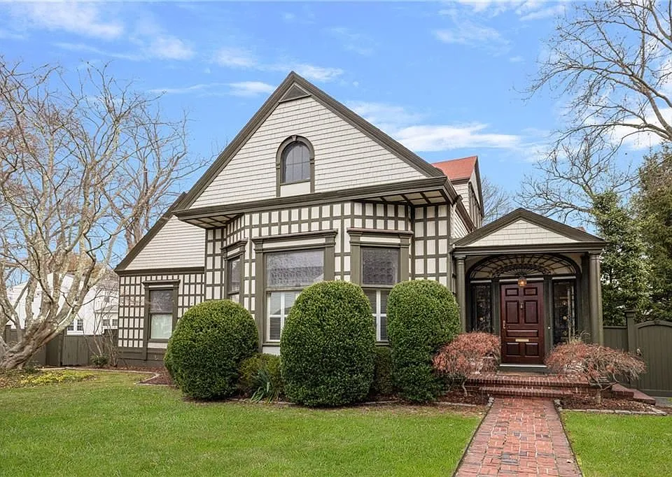 4 Hunter Ave