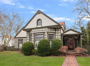 4 Hunter Ave, Newport, RI 02840
