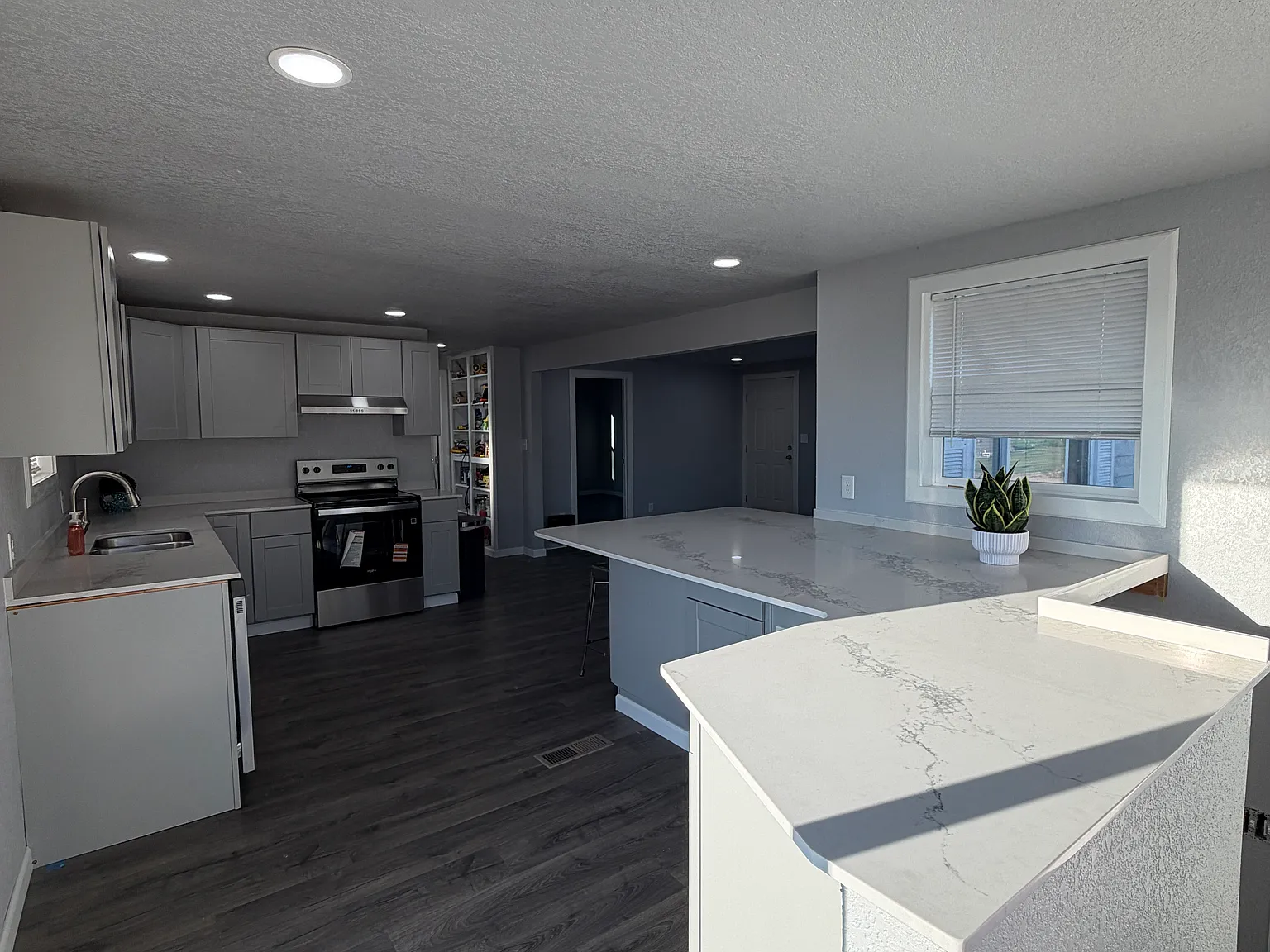 4 bed, 1800 sqft, $2,700 — Photo 3