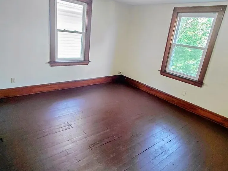98 E Mapledale Ave — Photo 8