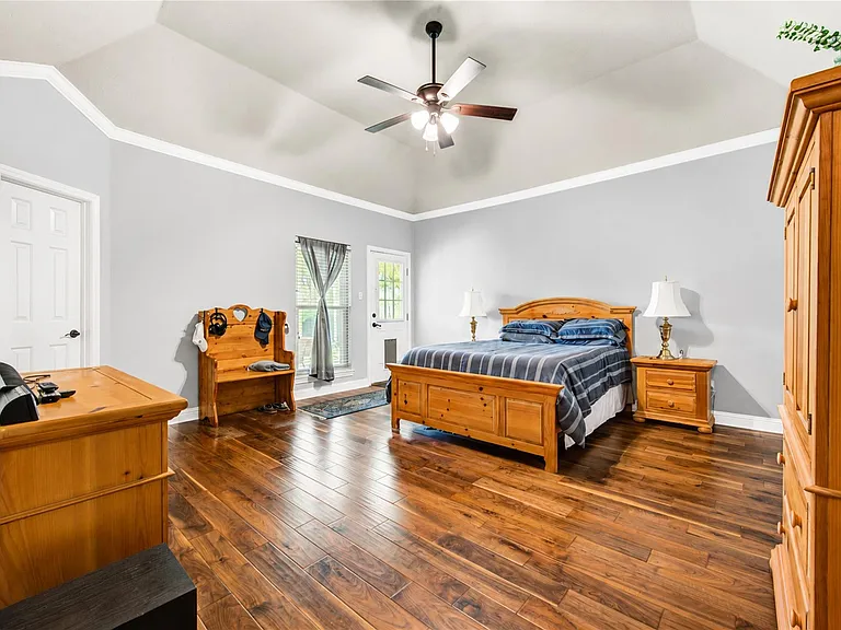 1811 Emerald Green Dr — Photo 28