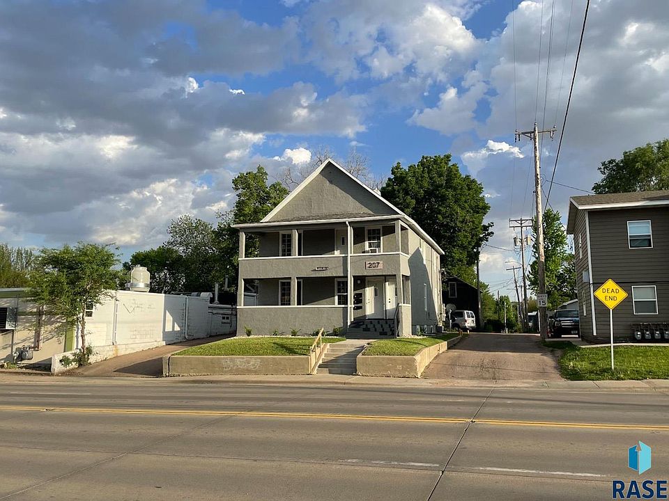 1st image of 207 W 14th St