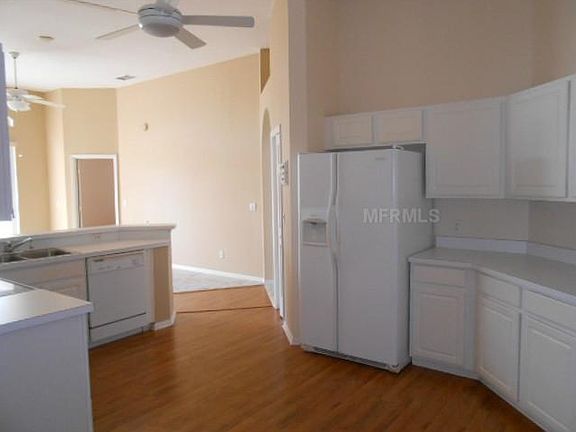 3rd image of 221 High Vista Dr
