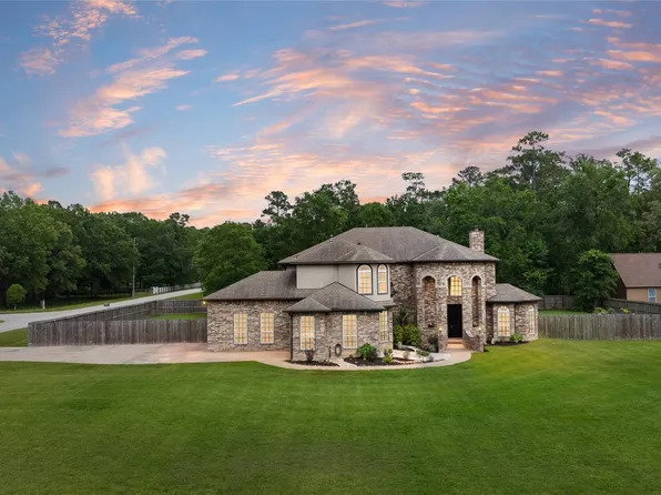 1202 Rocky Falls Ln, Huffman, TX 77336
