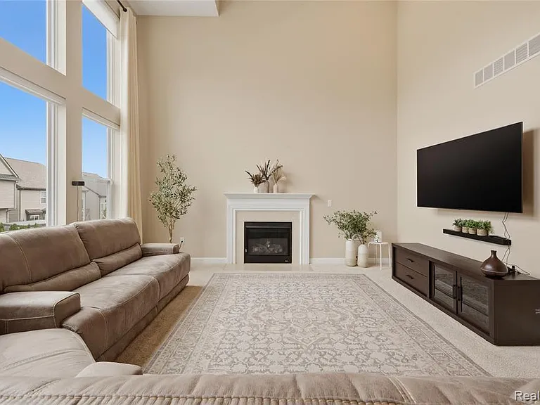 1114 Wales Dr — Photo 6