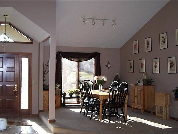 5th image of 1052 Quiet Brook Trl
