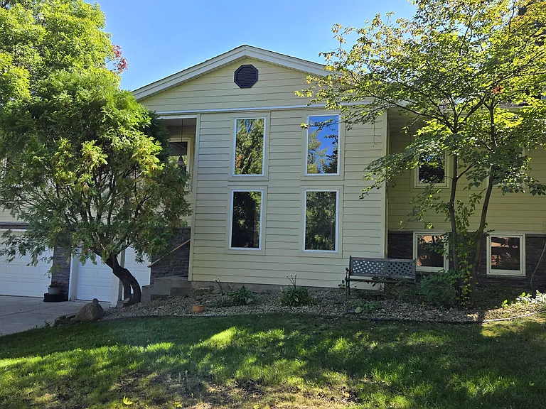 2420 Olive Ln N — Photo 1