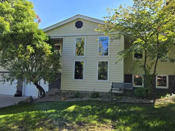 2420 Olive Ln N, Plymouth, MN 55447