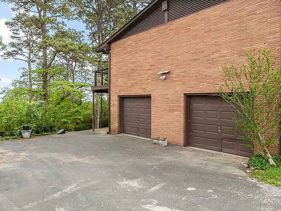 3rd image of 914 Mount Belvoir Dr