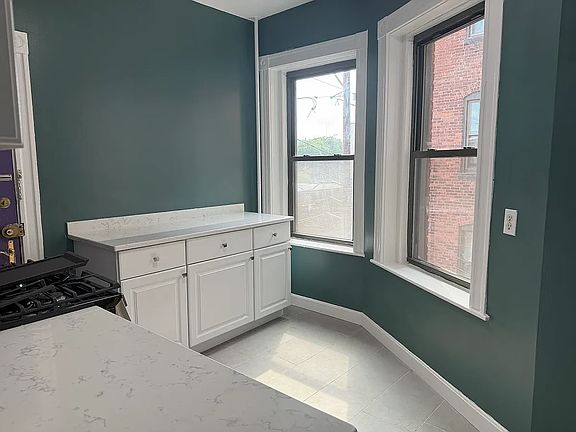 5th image of 36 Orkney Rd APT 3