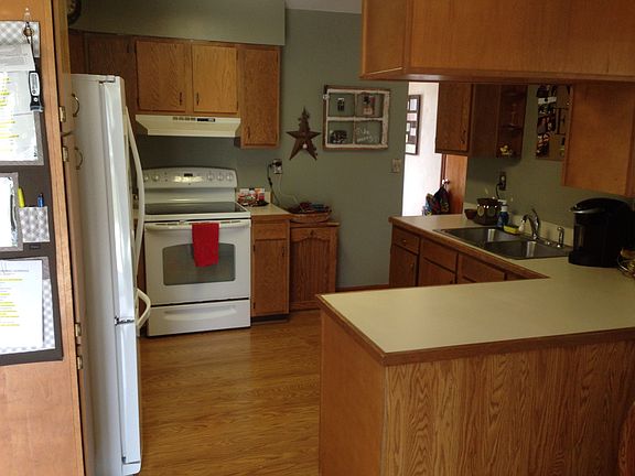 4th image of 778 W Park Cir