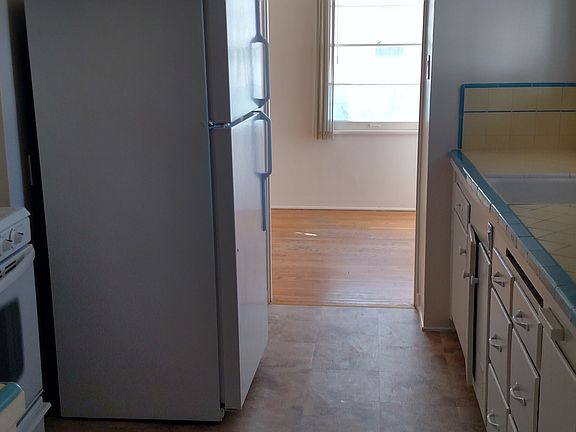5th image of 829 21st St