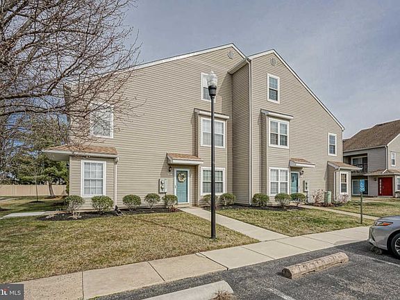 2nd image of 707 Briarwood Ct #707