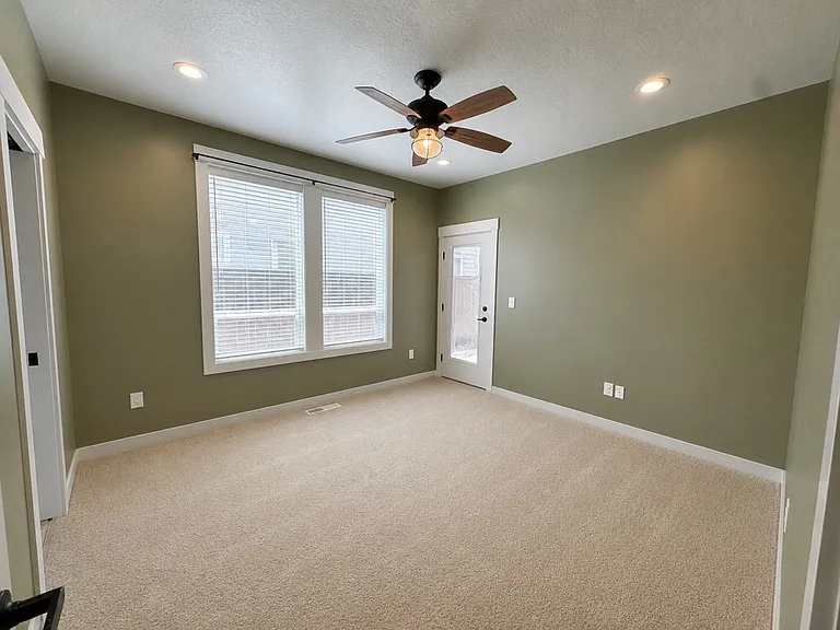 1634 S Oakland Ave — Photo 12