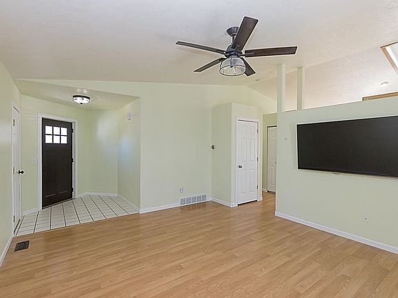 5th image of 125 Magnolia Cir