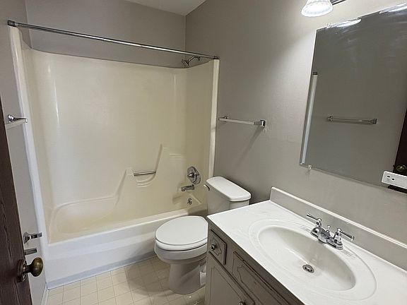 2nd image of 3424-3446 W Richwoods Blvd #3430