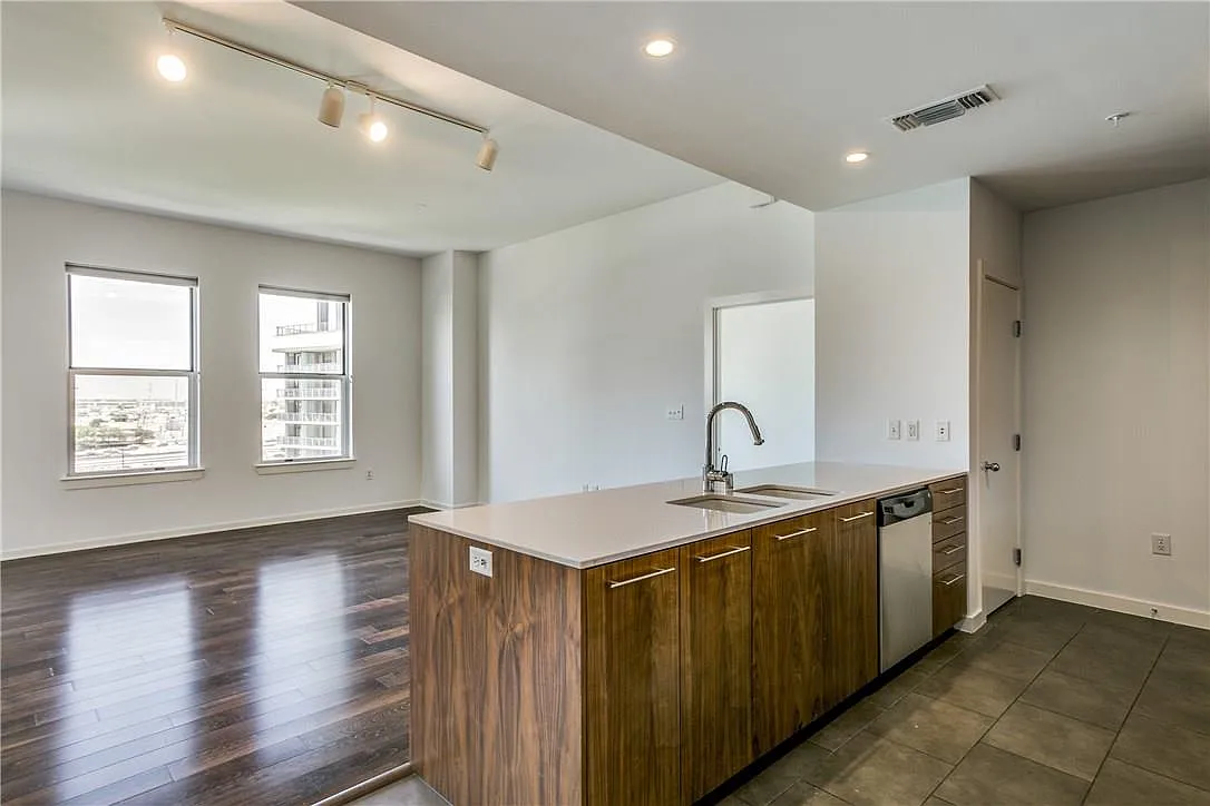 2 bed, 1196 sqft, $3,000 — Photo 4