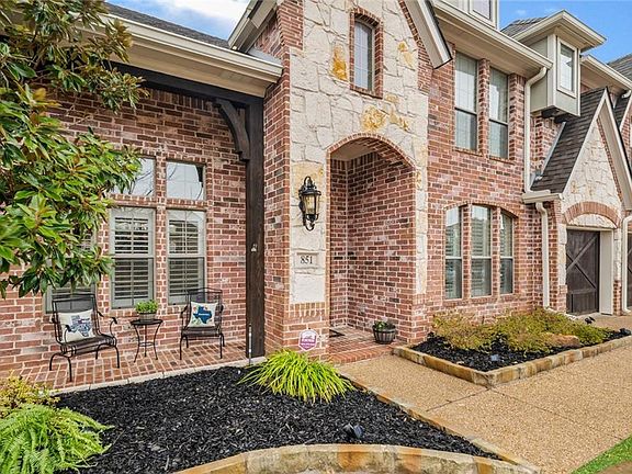 3rd image of 851 Woodview Dr