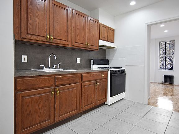 2nd image of 181 Norman Ave APT 2