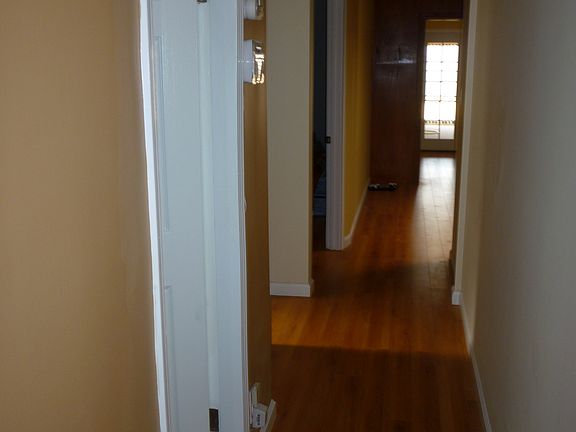 5th image of 319 W 64th Pl