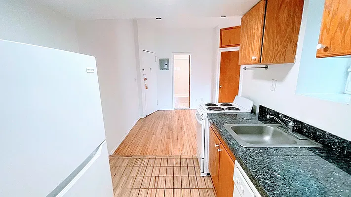 Rented by HOLTON REAL ESTATE INC. | media 13