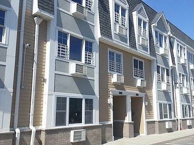 4th image of 9208 Holland Ave #B