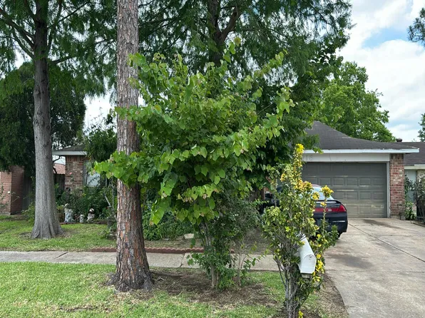 9918 Towne Brook Ln, Sugar Land, TX 77498