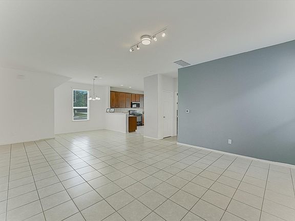 3rd image of 220 Nettletree Dr