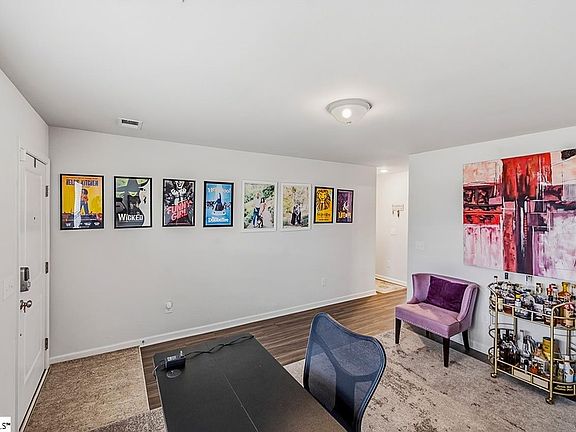 4th image of 220 Whittier St