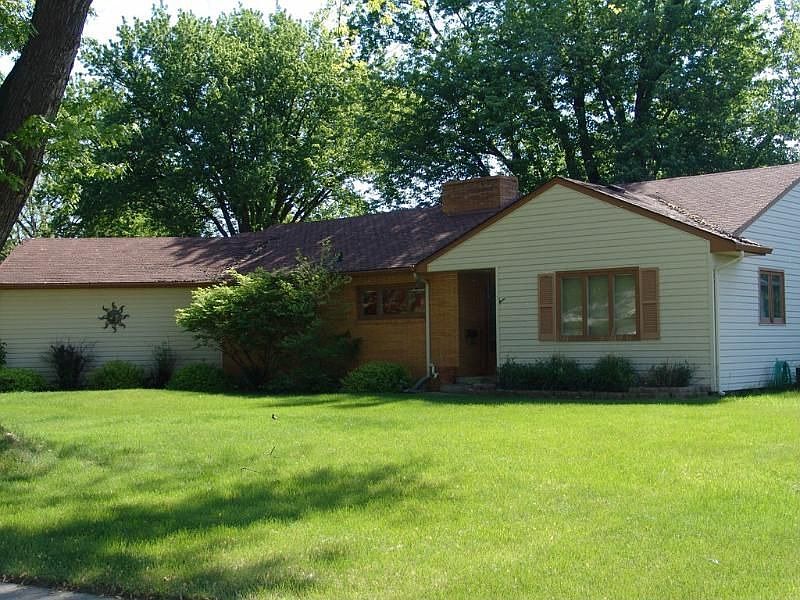 2nd image of 1350 Campbell Dr