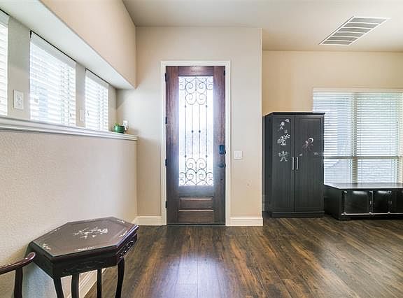 2nd image of 3546 Beaumont Dr